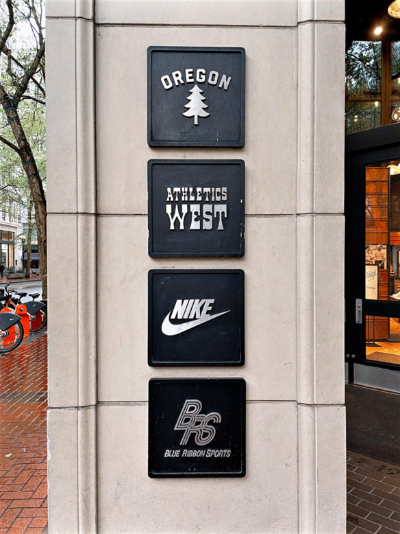 Detalhes da entrada da loja da Nike